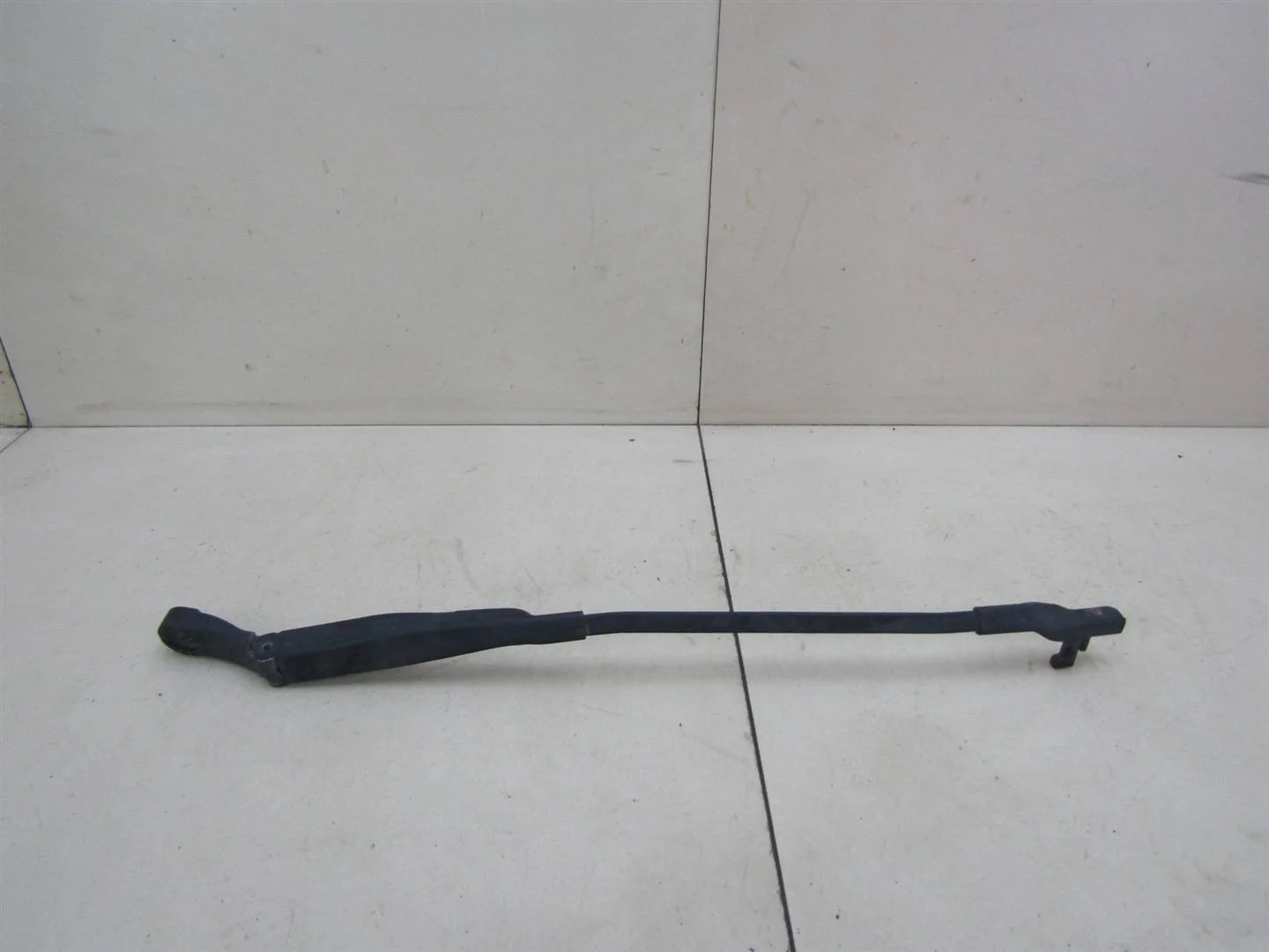 Поводок стеклоочистителя передний правый VW Passat (B5+) 2000-2005  [3B1955410C]  1.8T 20V AWM  в Вологде