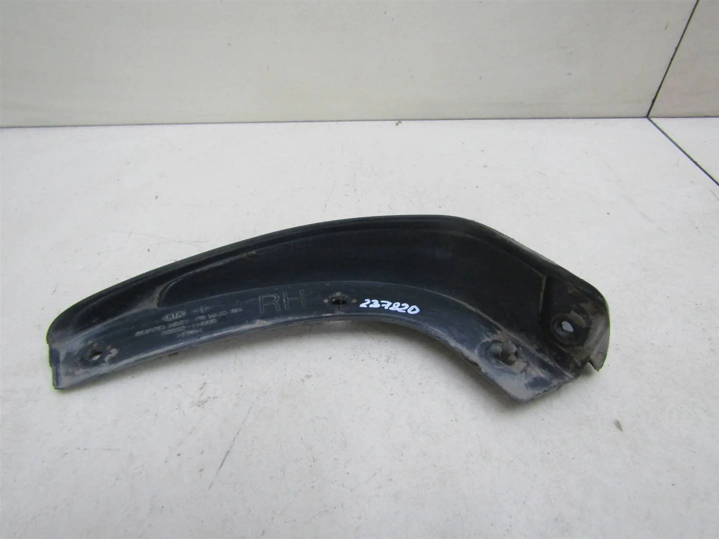 Брызговик передний правый Kia Ceed 2007-2012  [868321H000]  1.6 16v G4FC в Вологде