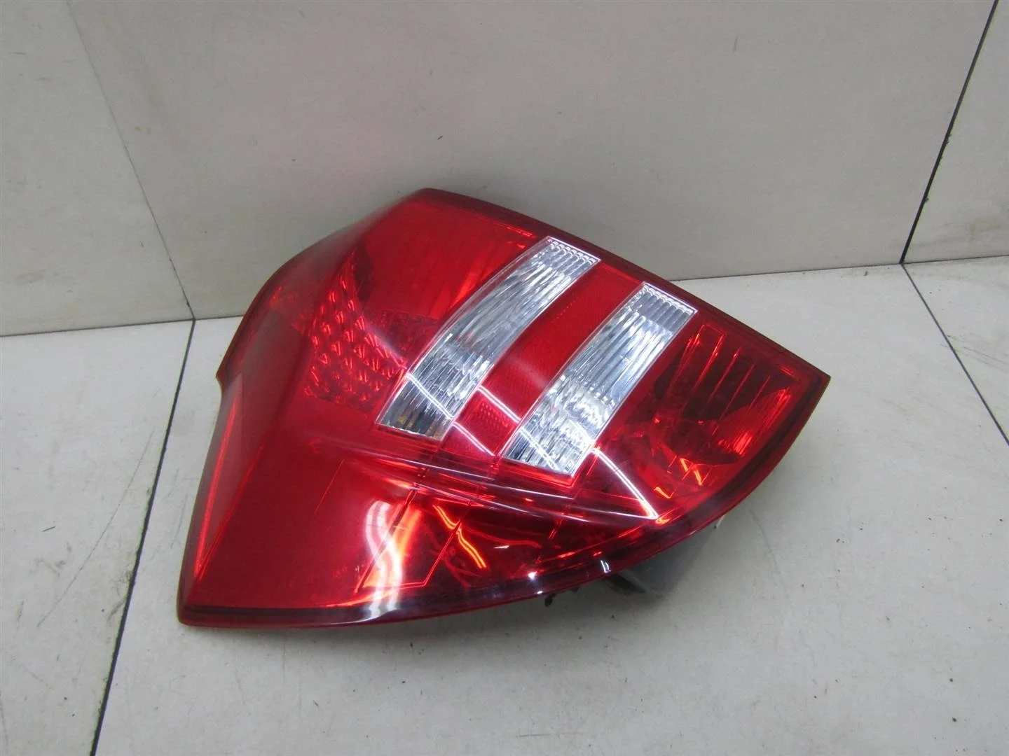 Фонарь задний левый Kia Ceed 2007-2012  [924011H300 ]  1.6 16v G4FC в Вологде