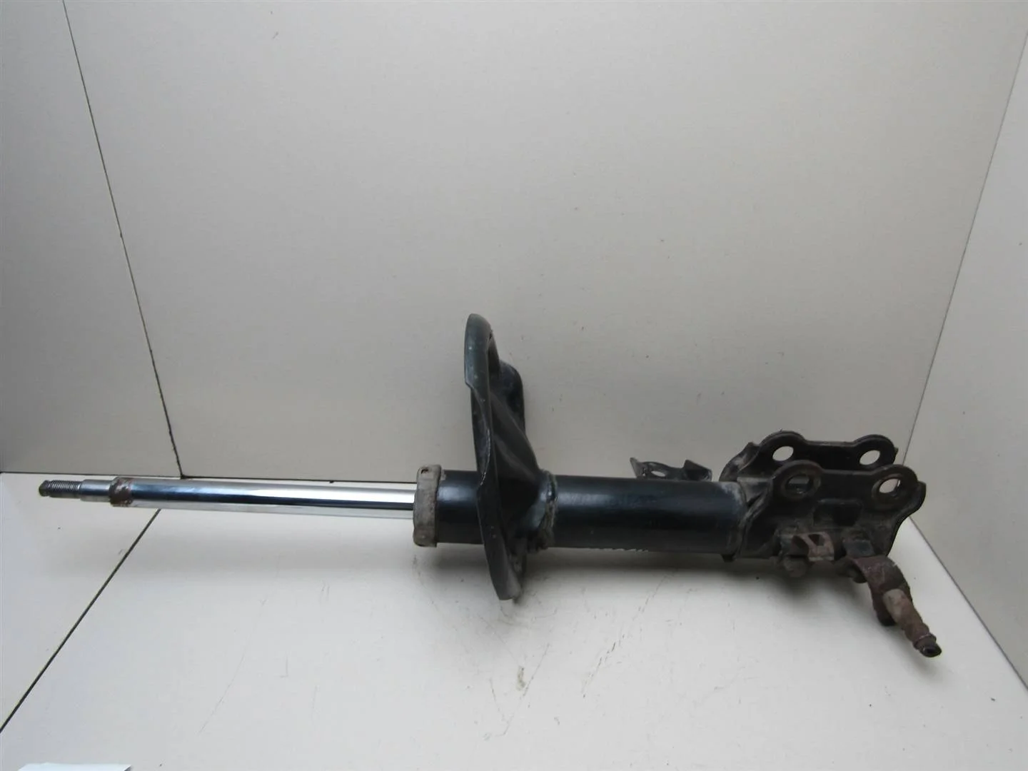 Амортизатор передний левый Kia Ceed 2007-2012  [546512H000]  1.6 16v G4FC в Вологде