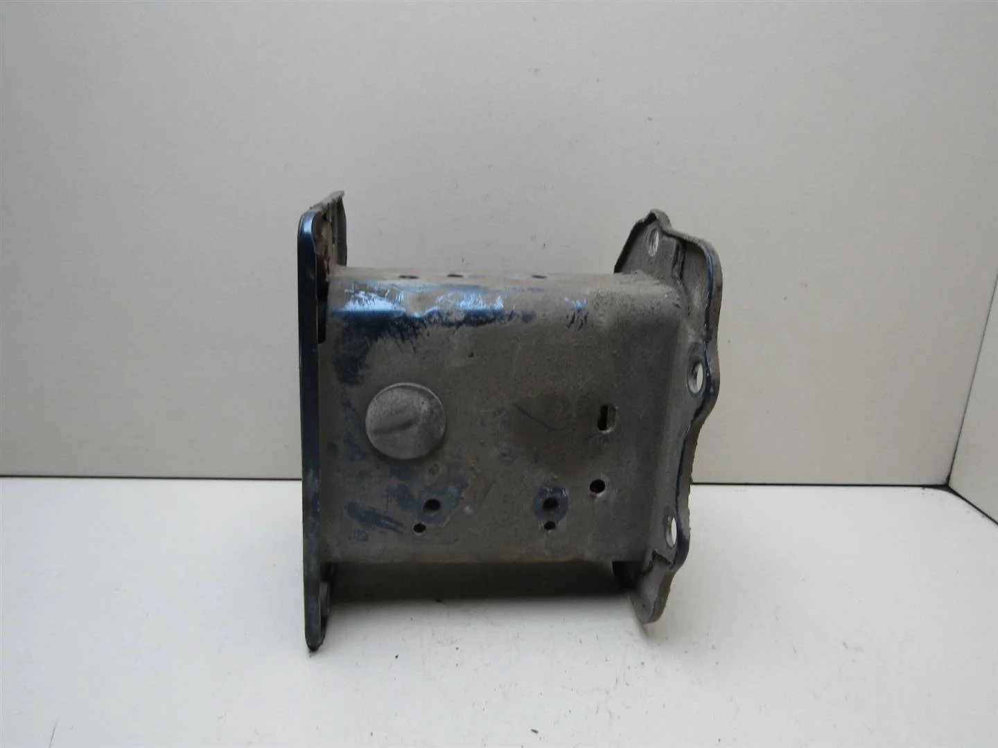 Кронштейн усилителя переднего бампера левый Kia Ceed 2007-2012  [647101H010]  1.6 16v G4FC в Вологде