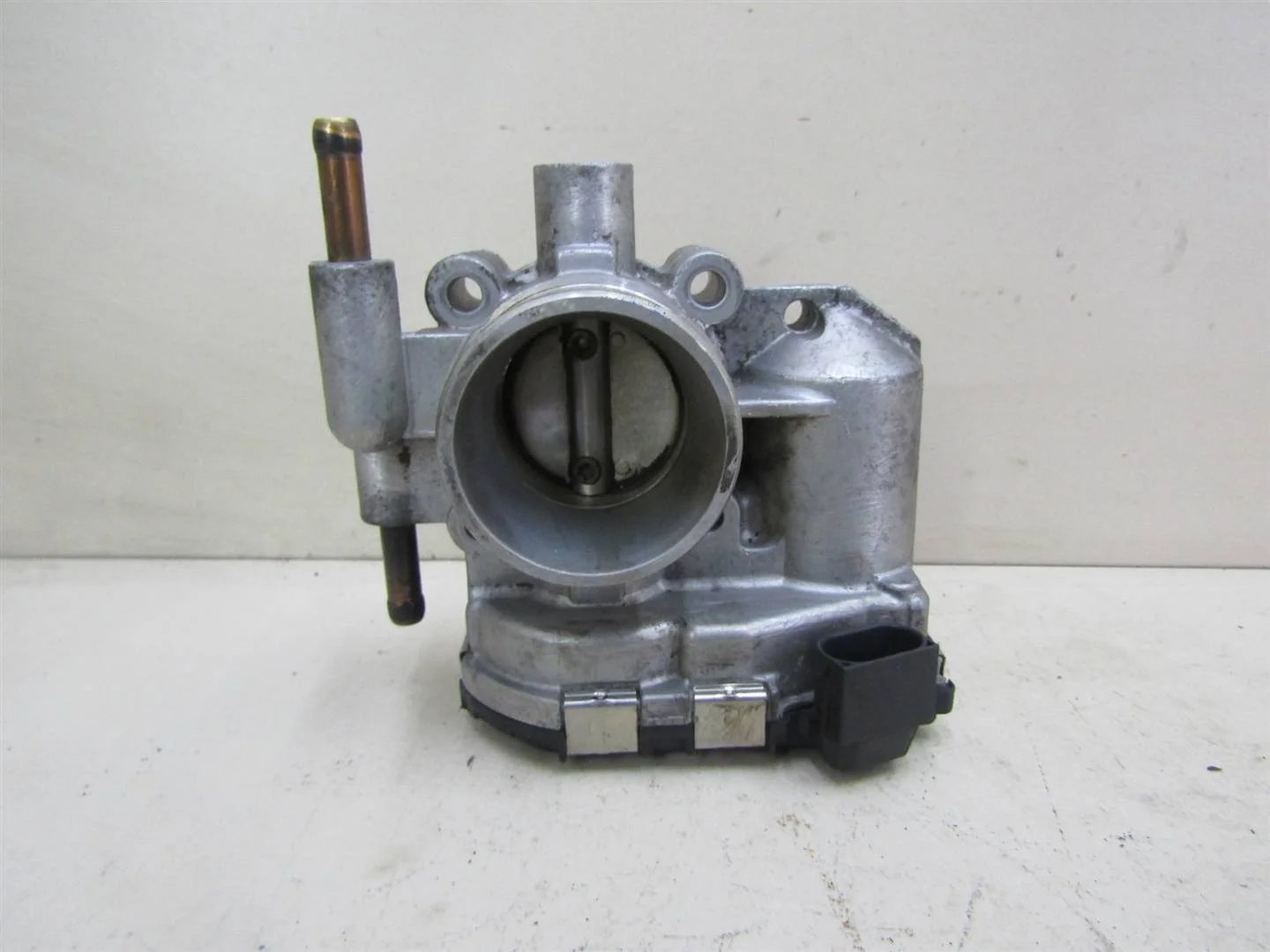 Заслонка дроссельная Opel Astra H \ Family 2004-2015  [24420536]  1.0 1.2 1.4 в Вологде