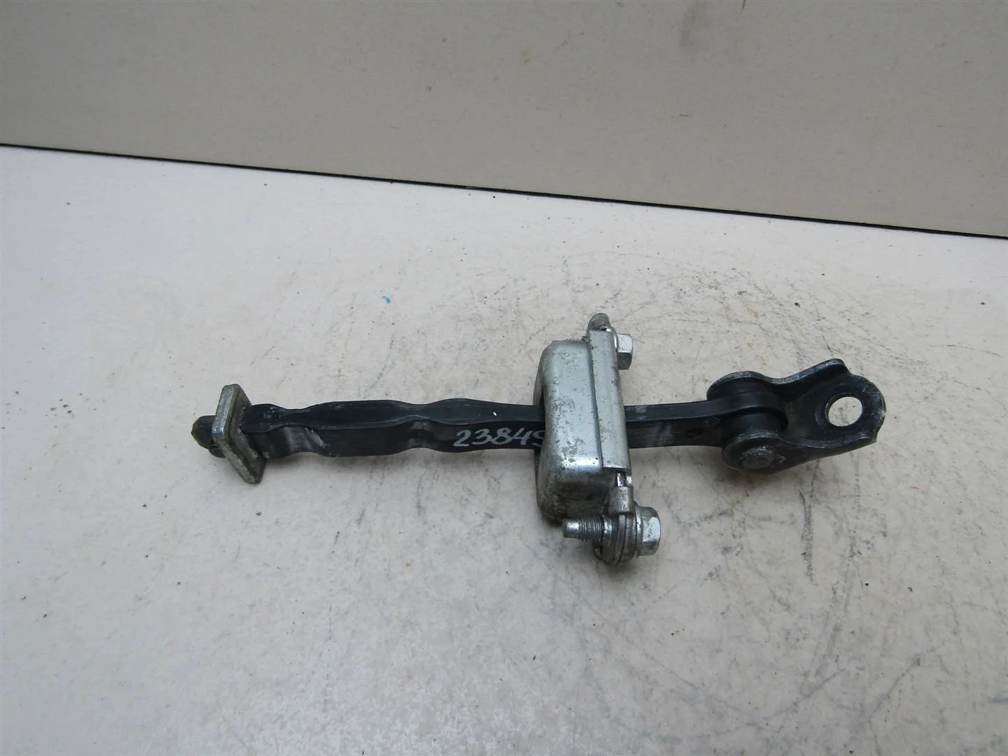 Ограничитель двери Nissan Qashqai (J10) 2006-2014  [82430JD000]  в Вологде
