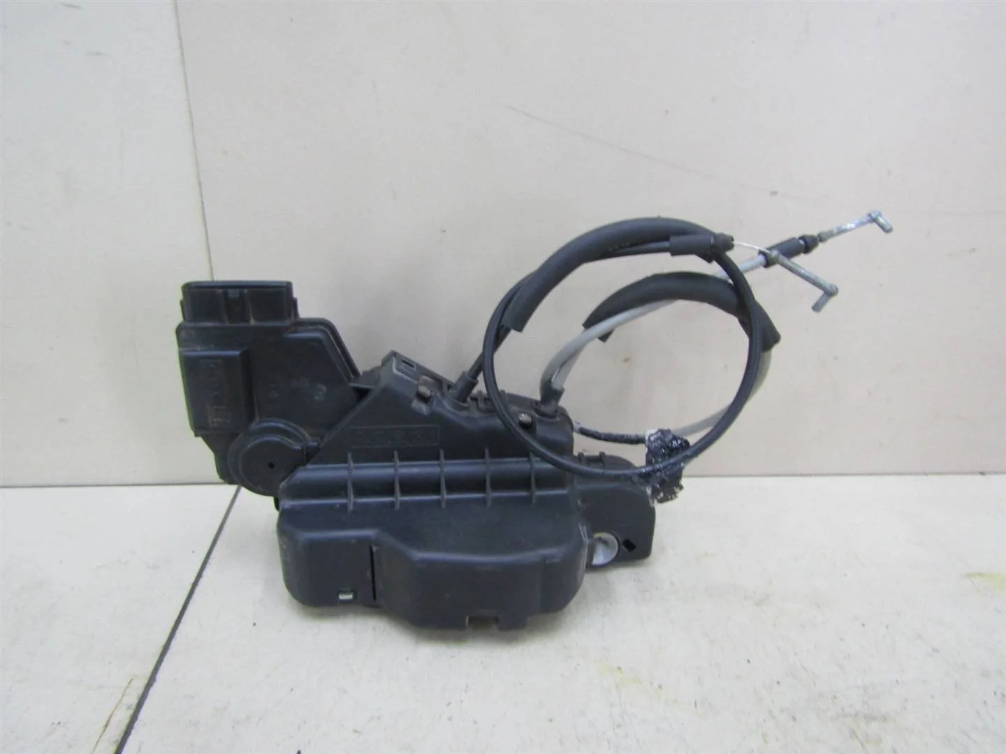 Замок двери передней левой Hyundai Starex H1/Grand Starex 2007>  [813104H040]  в Вологде