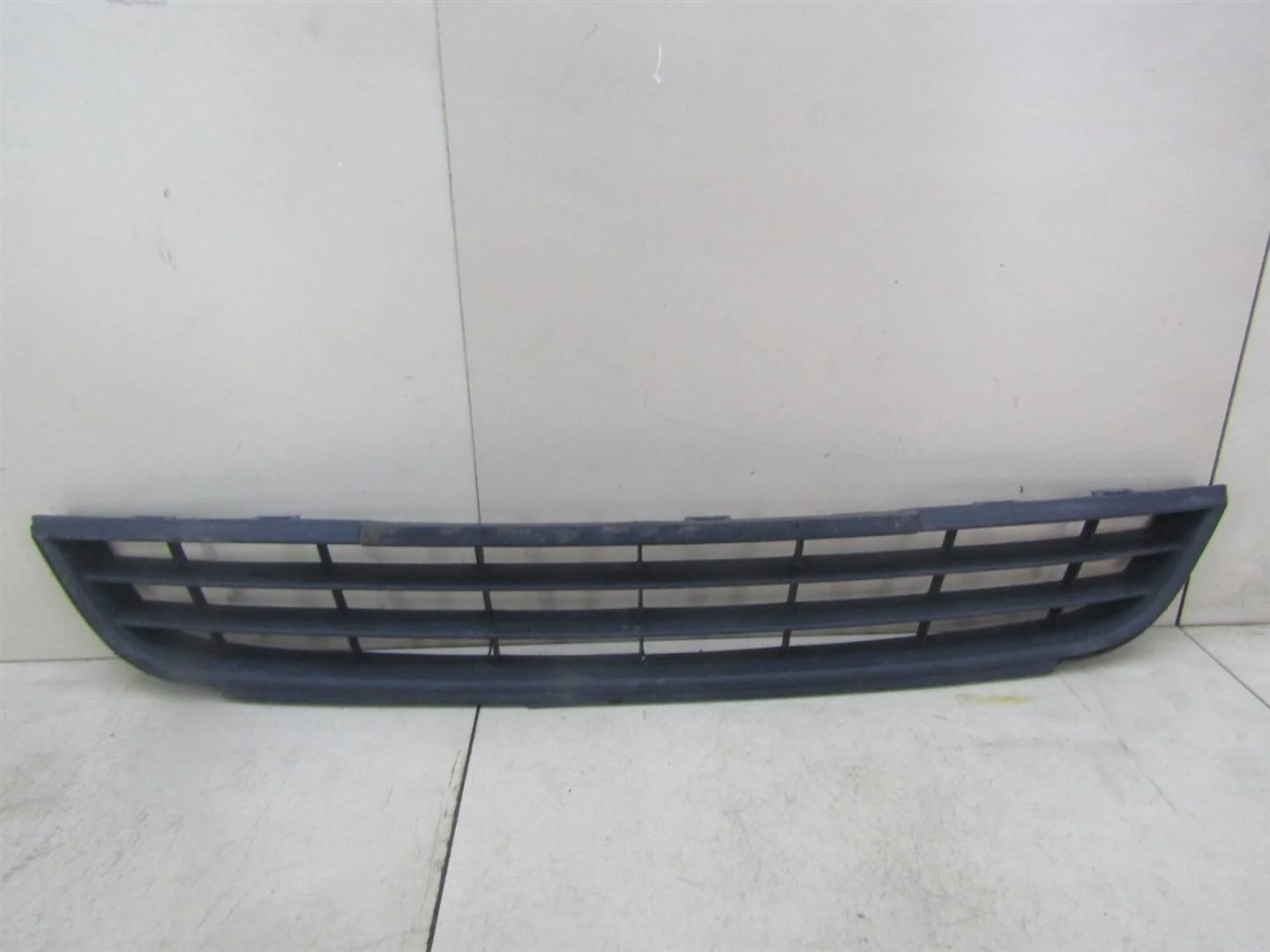 Решетка в бампер центральная VW Jetta 2011-нв  [5C68536779B9]  1.4 CAXA в Вологде