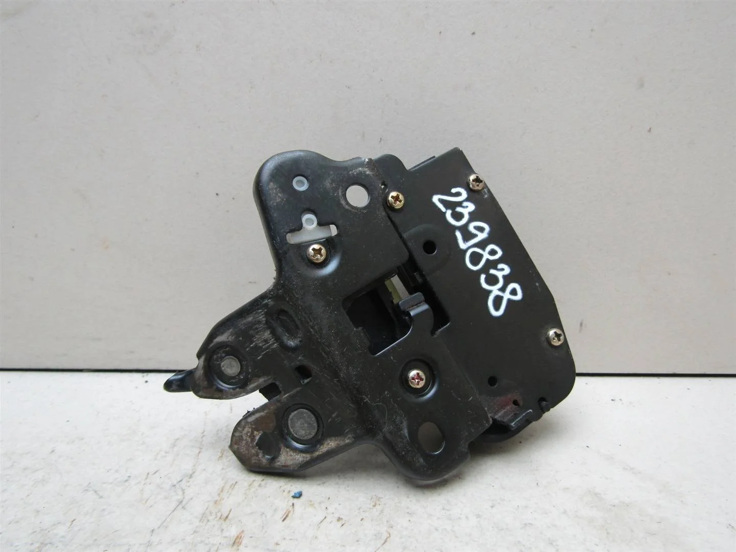 Замок багажника Nissan Almera Classic (B10) 2006-2013  [8463095F0B]  1.6 16v QG16DE в Вологде