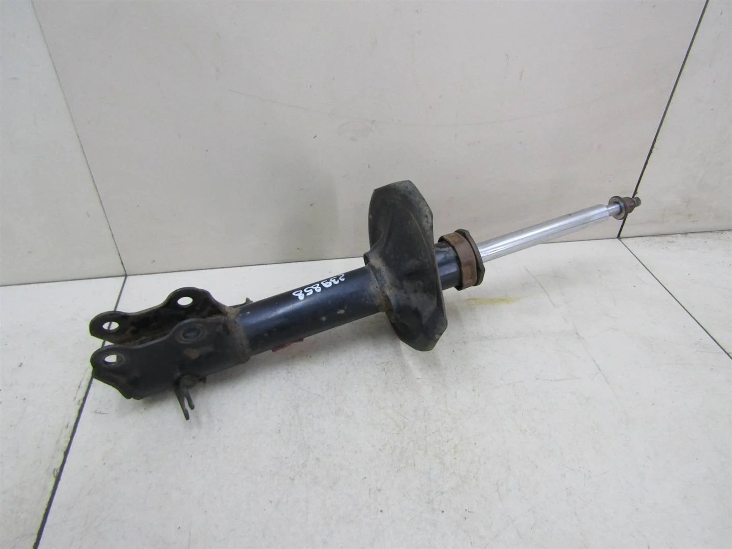Амортизатор передний левый Nissan Almera Classic (B10) 2006-2013  [5430395F0B]  1.6 16v QG16DE в Вологде