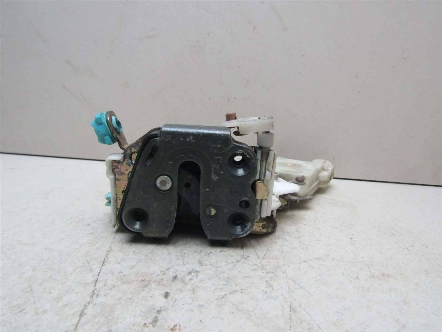 Замок двери передней правой Nissan Almera Classic (B10) 2006-2013  [8050295F0B]  1.6 16v QG16DE в Вологде