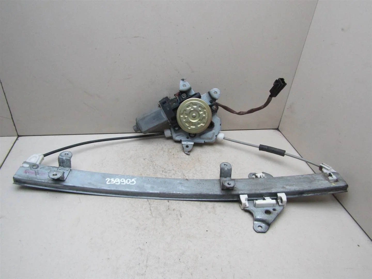 Стеклоподъемник электр. передний левый Nissan Almera Classic (B10) 2006-2013  [8072195F0A]  1.6 16v QG16DE в Вологде