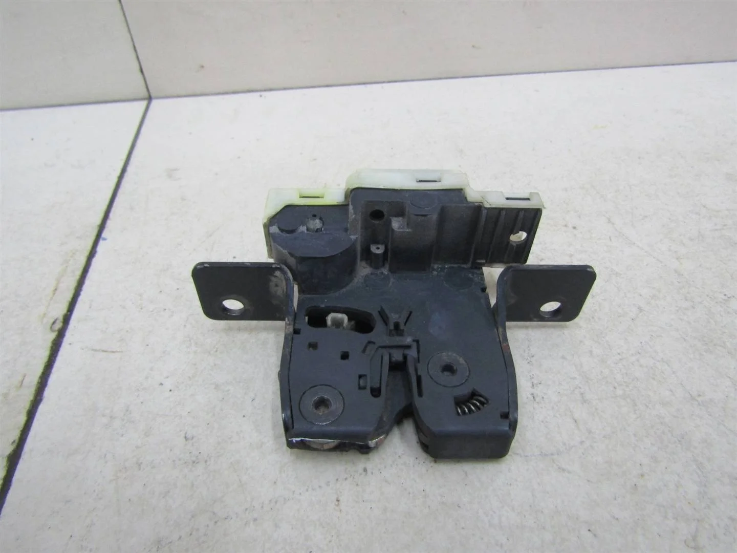 Замок багажника Renault Megane II 2002-2009  [8200947699]  в Вологде