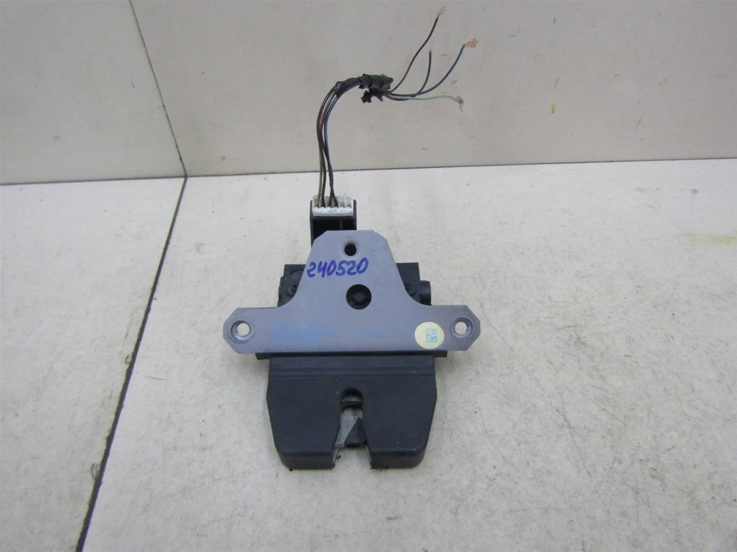 Замок багажника Ford Kuga 2008-2012  [8M51R442A66CA]  в Вологде