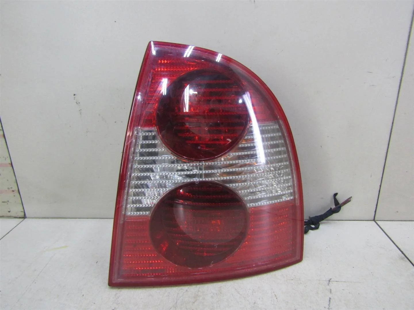 Фонарь задний правый VW Passat (B5+) 2000-2005  [3B5945096AE]  в Вологде