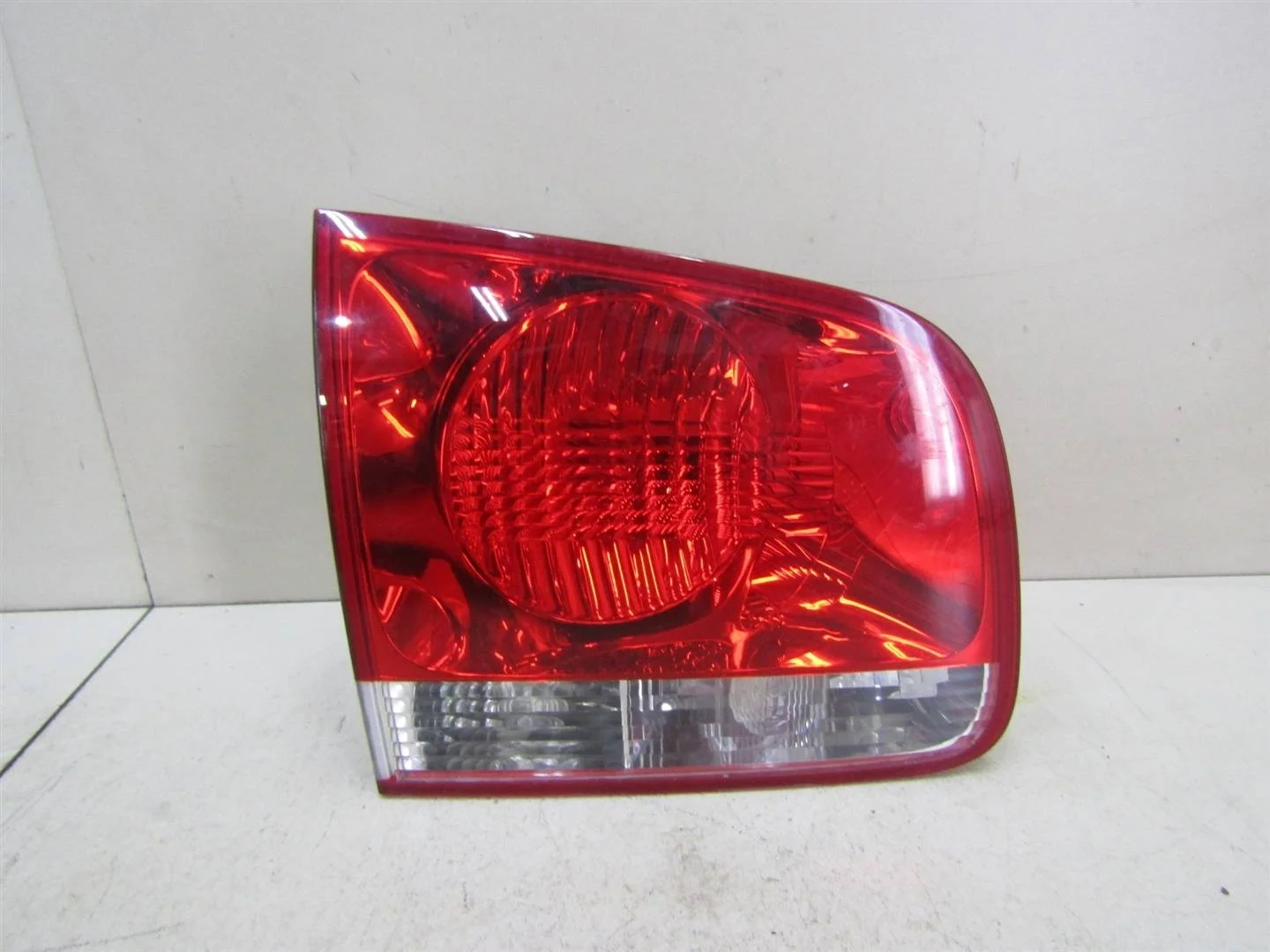 Фонарь задний внутренний левый VW Touareg 2002-2010  [7L6945093H]  в Вологде