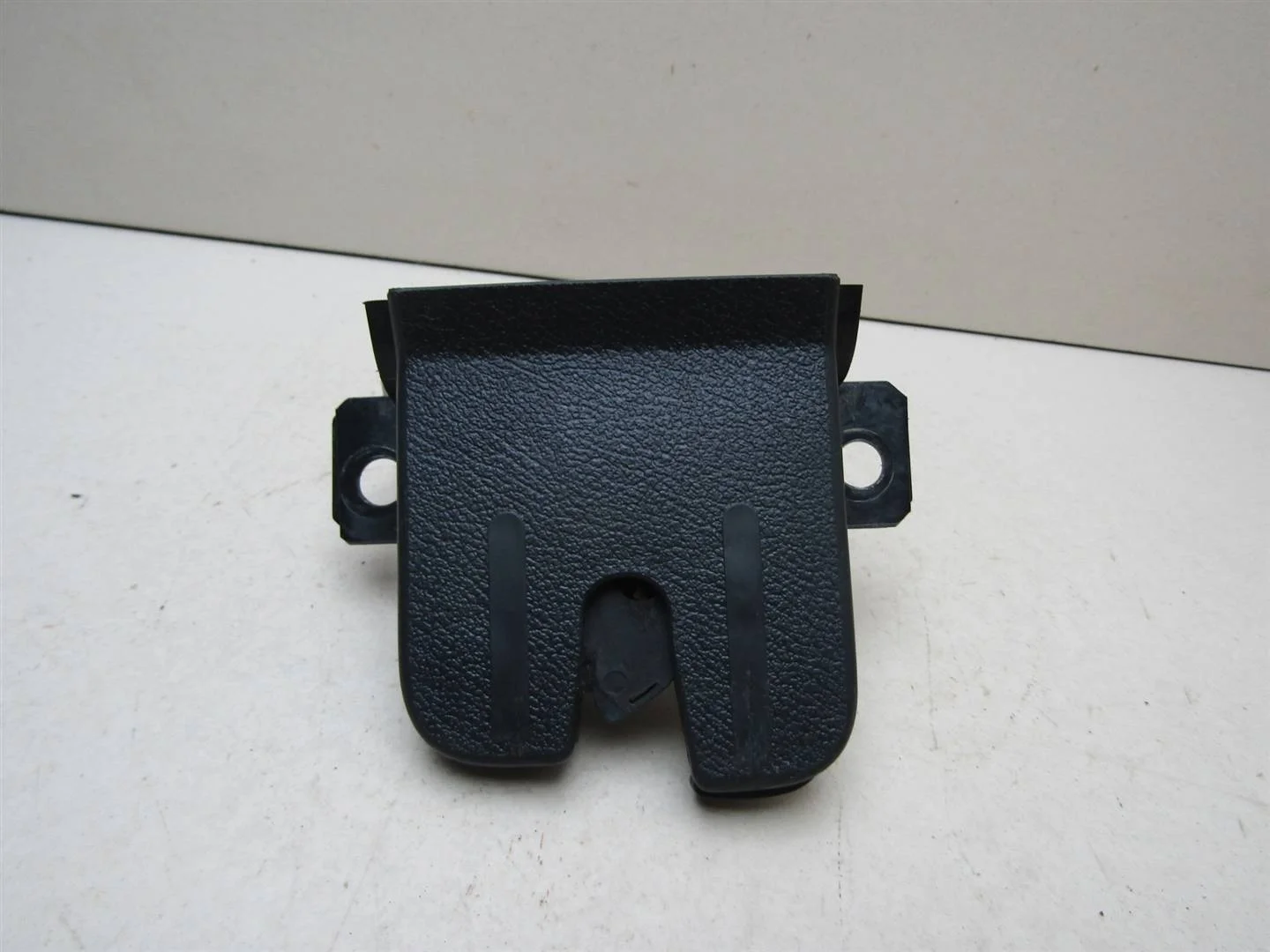 Замок багажника VW Touareg 2002-2010  [7L6827505D]  в Вологде