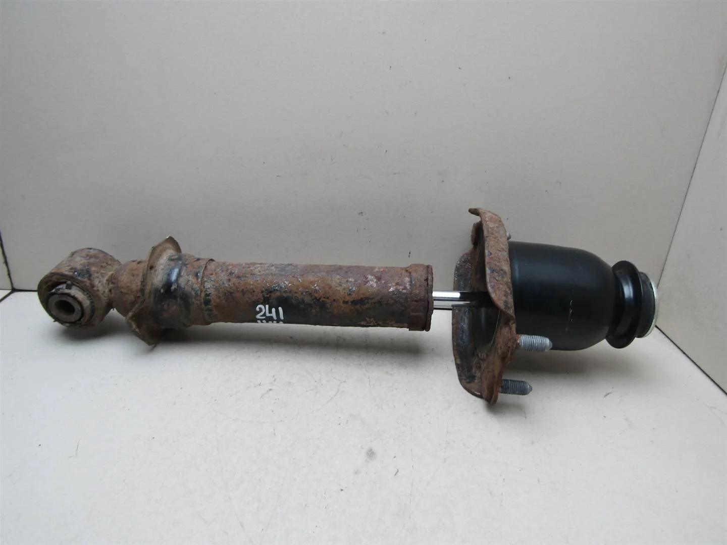 Амортизатор задний Toyota Avensis II 2003-2008  [4853009E70]  1.8 16V 1ZZFE в Вологде