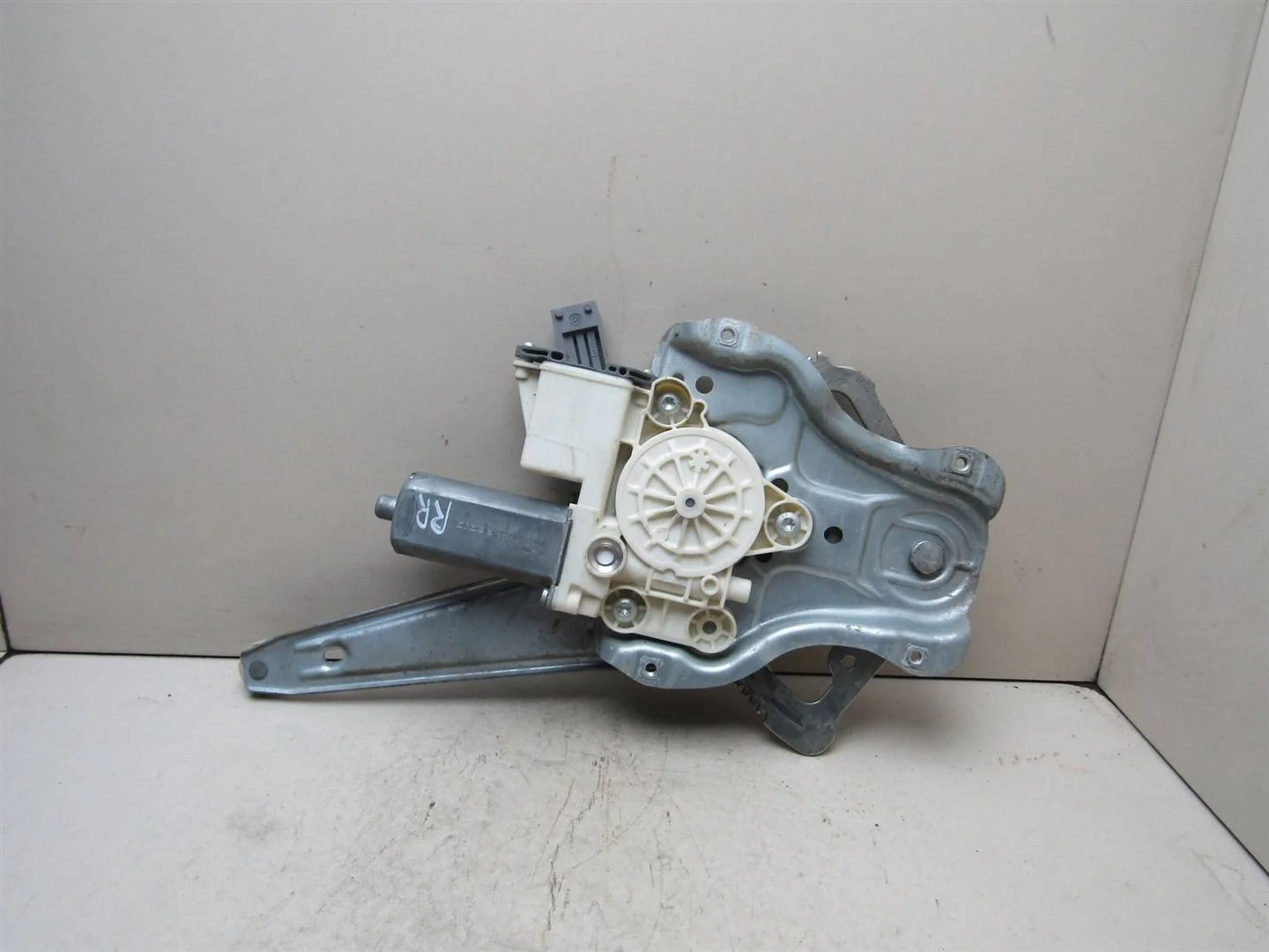 Стеклоподъемник электр. задний правый Toyota Avensis II 2003-2008  [6983005100]  1.8 16V 1ZZFE в Вологде