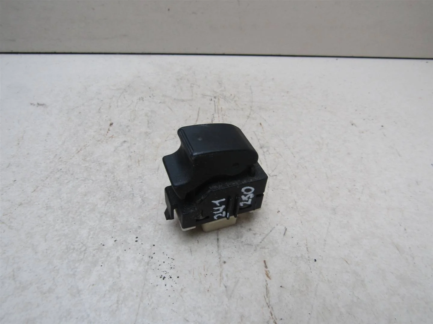 Кнопка стеклоподъемника Toyota Avensis II 2003-2008  [8481005050]  1.8 16V 1ZZFE в Вологде
