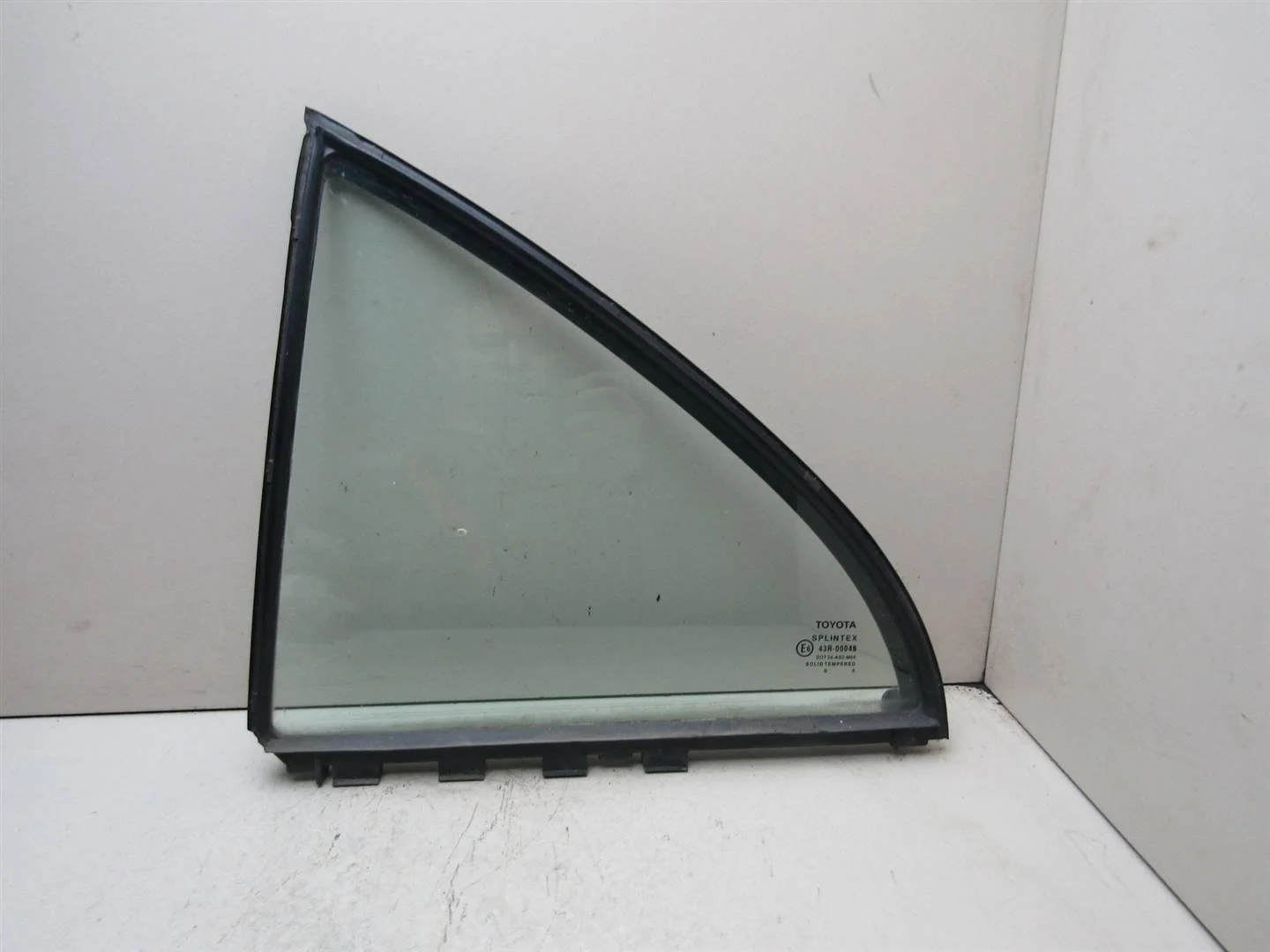 Стекло двери задней левой (форточка) Toyota Avensis II 2003-2008  [6812405050 ]  1.8 16V 1ZZFE в Вологде
