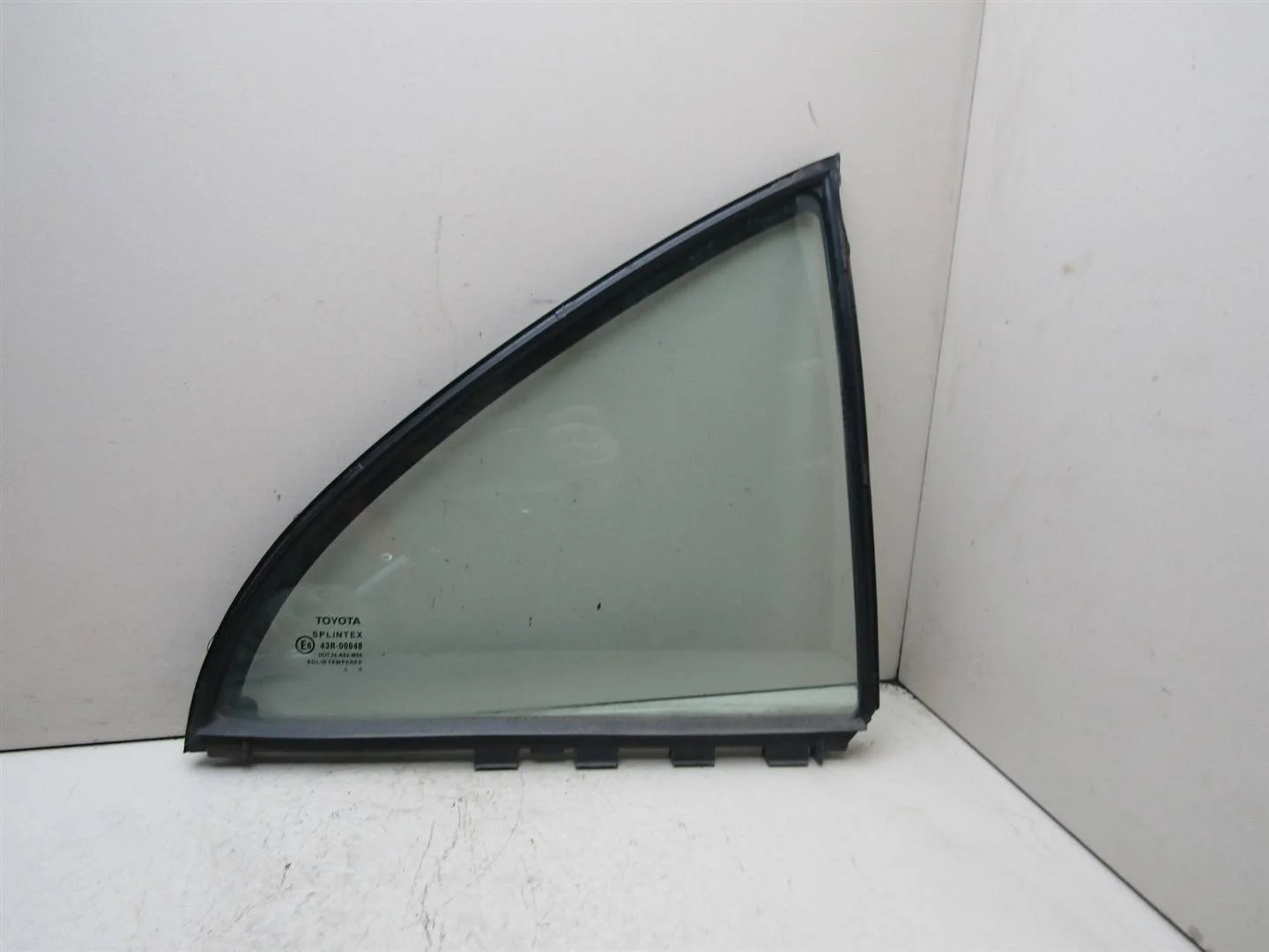 Стекло двери задней правой (форточка) Toyota Avensis II 2003-2008  [6812305050]  1.8 16V 1ZZFE в Вологде