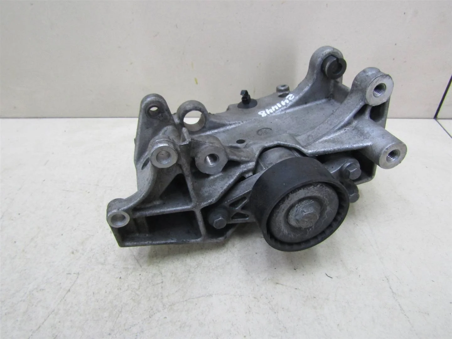 Кронштейн генератора Peugeot 206 1998-2012  [5706J2]  1.4 8V KFW в Вологде