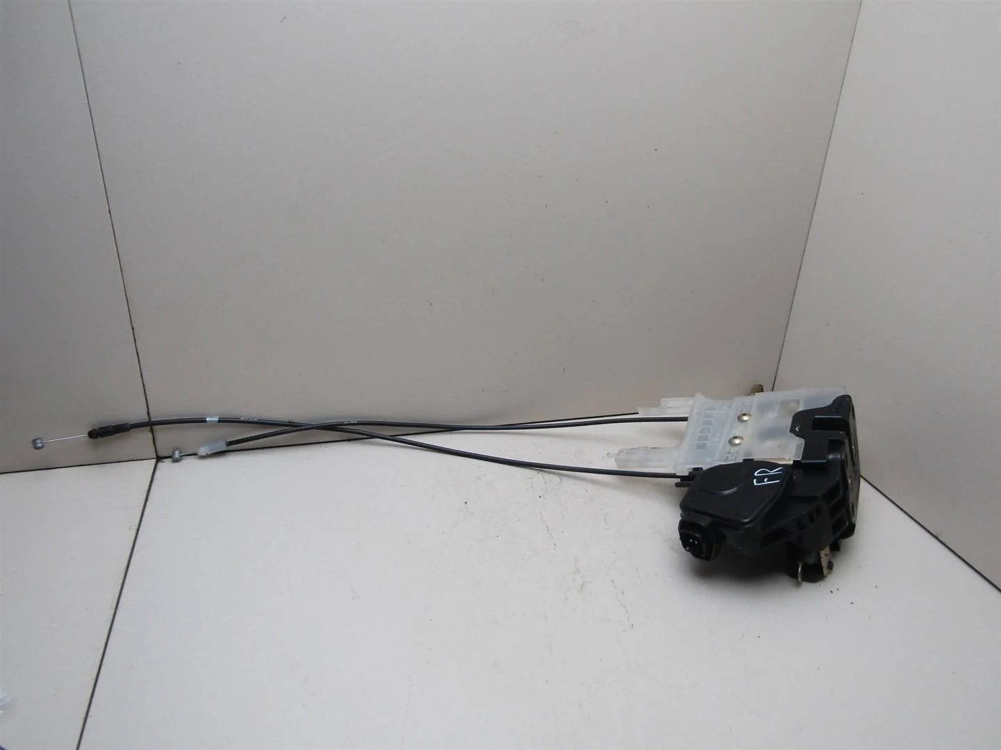Замок двери передней правой Hyundai Tucson 2004-2010  [813202E010]  в Вологде