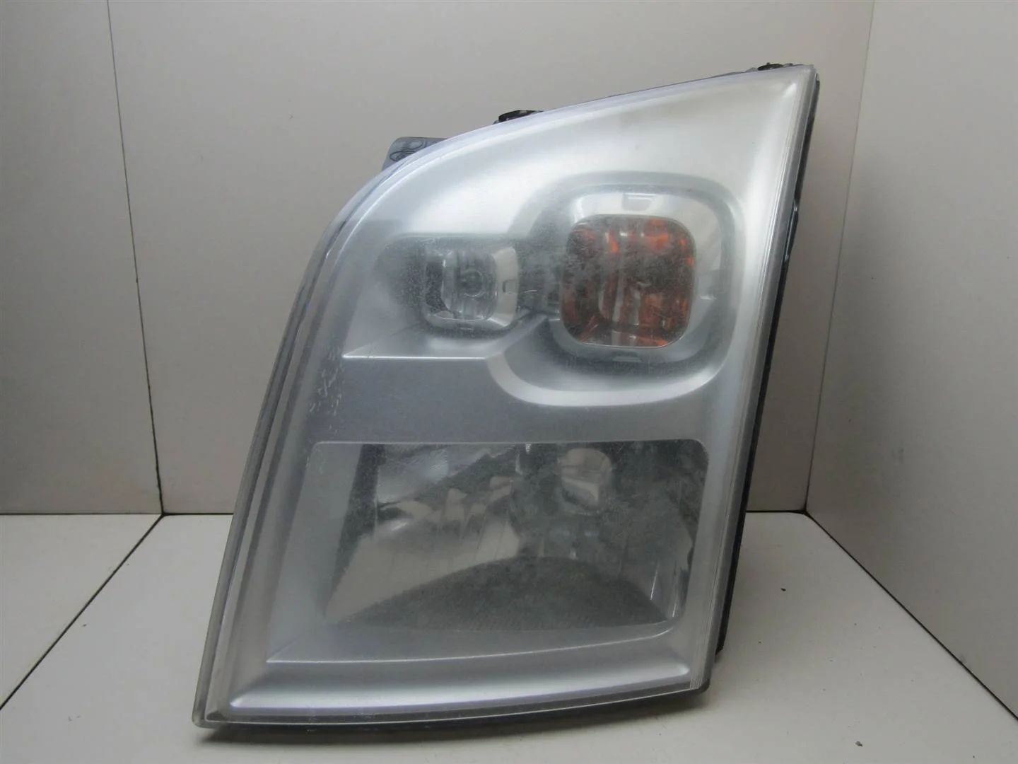 Фара левая Ford Transit 2006-2013  [1684410]  2.4 16v PHFA  в Вологде
