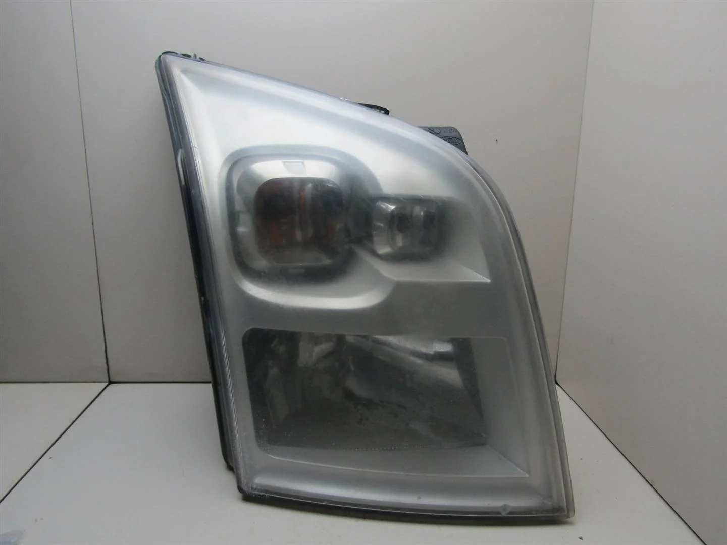 Фара правая Ford Transit 2006-2013  [1684408]  2.4 16v PHFA  в Вологде