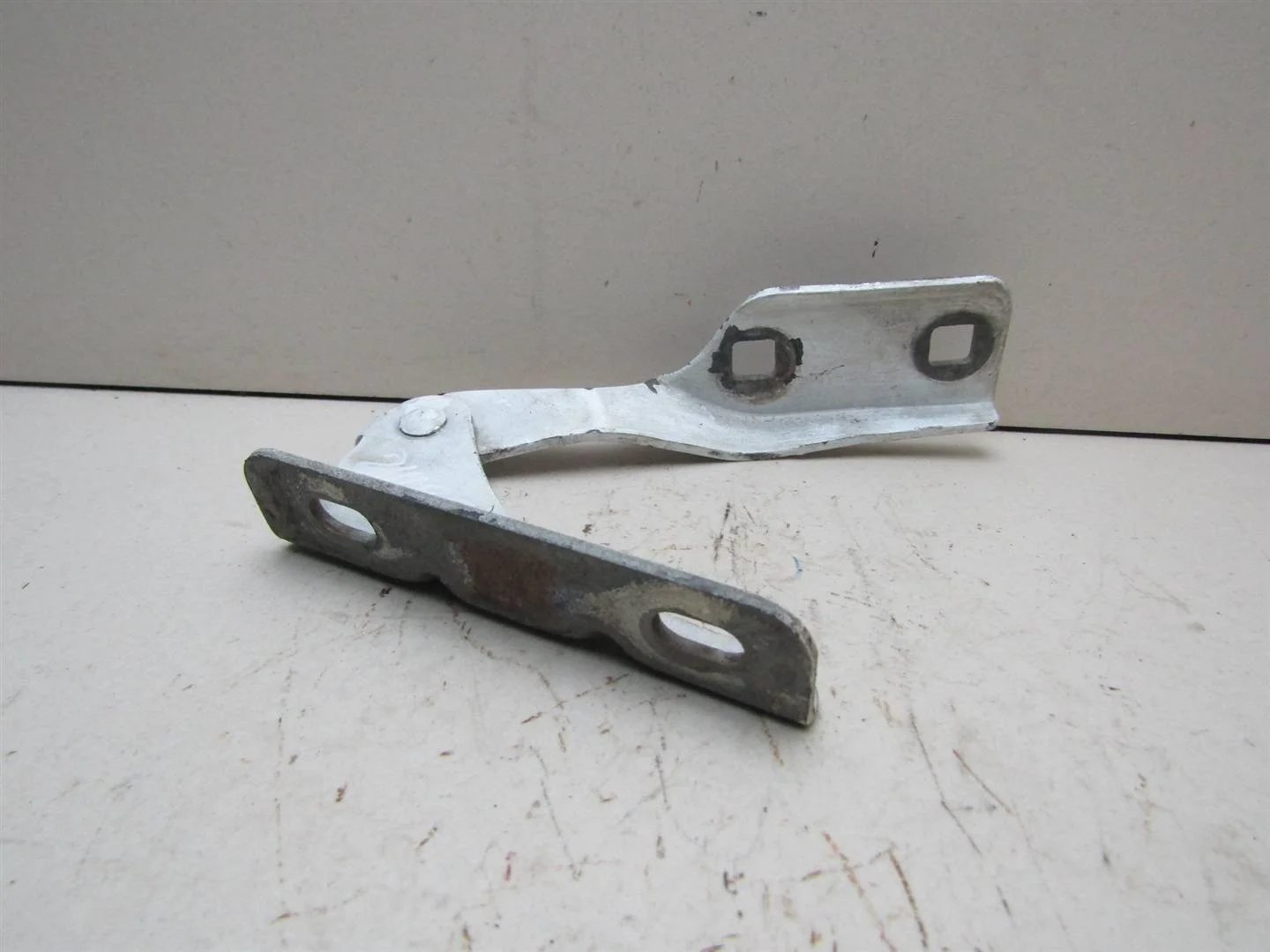 Петля капота левая Ford Transit 2006-2013  [1405813]  2.4 16v PHFA  в Вологде