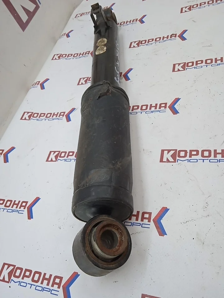 Амортизатор задний Б/У оригинал, из Кореи, поврежден пыльник