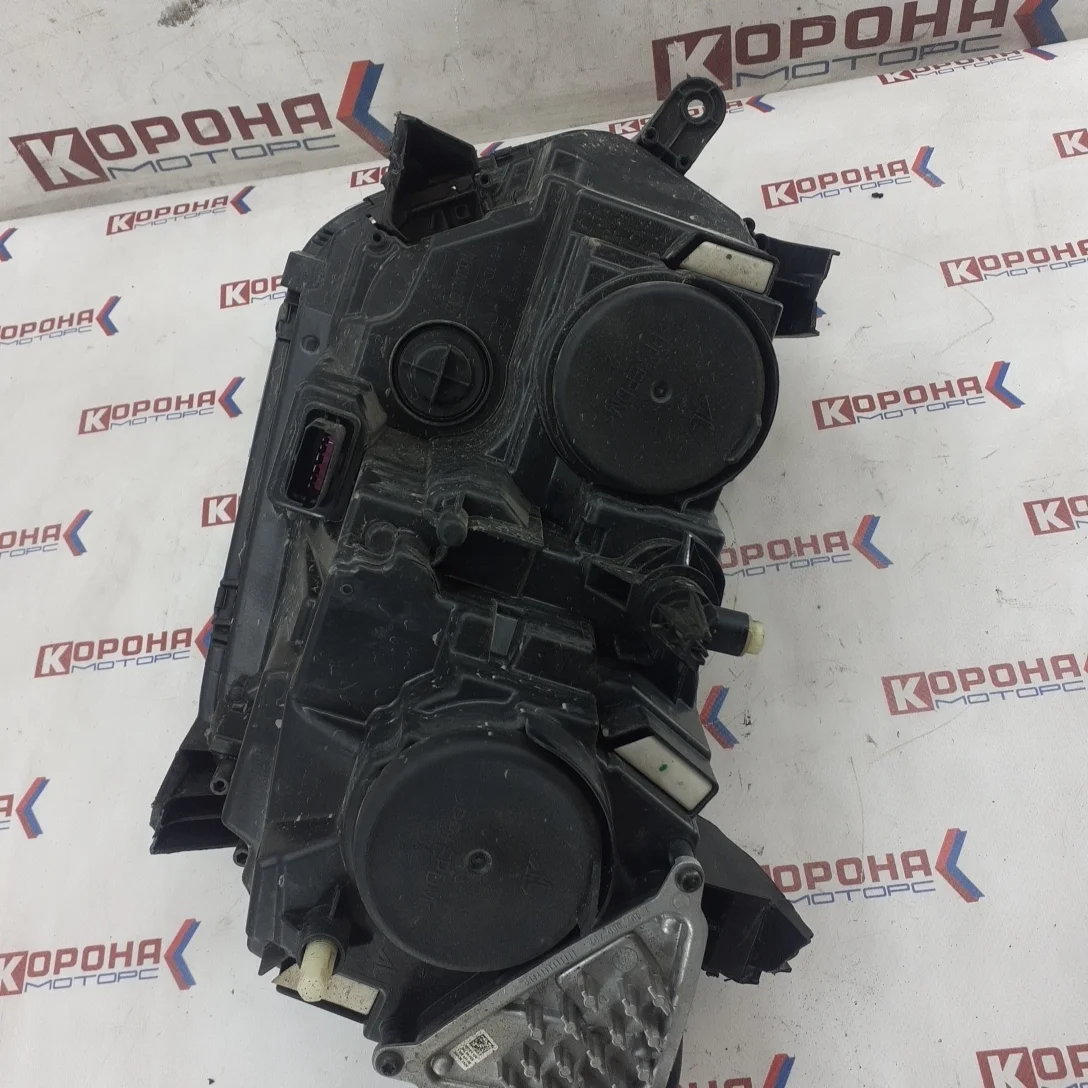 Фара передняя правая Б/У Разбито стекло,сломаны кронштейны,разбит корпус