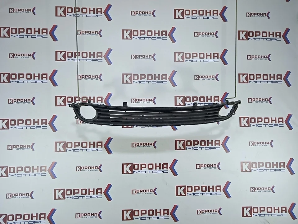 Решетка переднего бампера Уценка царапины
