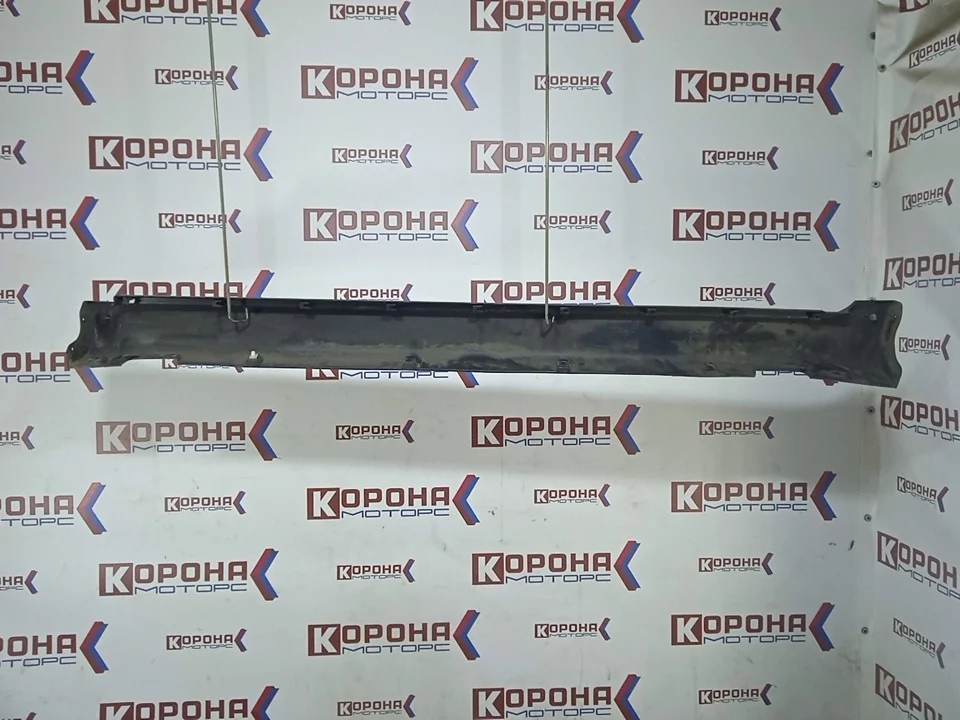 Молдинг порога правого (пластиковая накладка) Б/У Оригинал дефект крепления