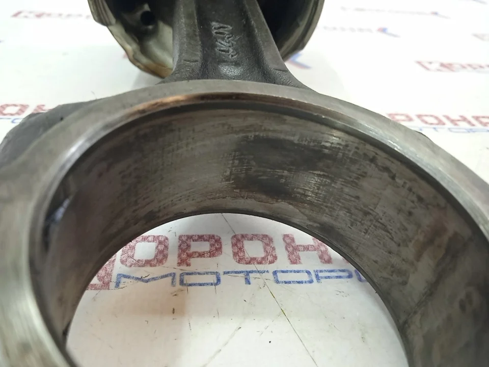 Шатун двигателя 2,5 D4CB Б/У в сборе с поршнем и кольцами