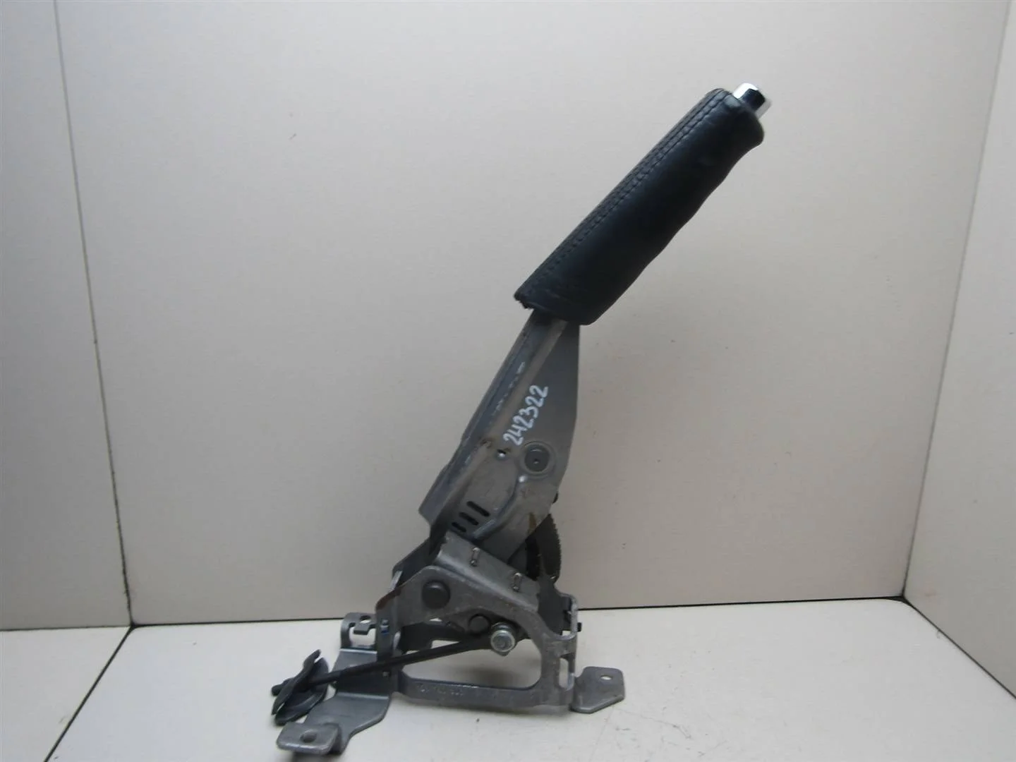 Рычаг стояночного тормоза Skoda Superb 2008-2015  [1Z1711303C]  1.8 CDAB в Вологде