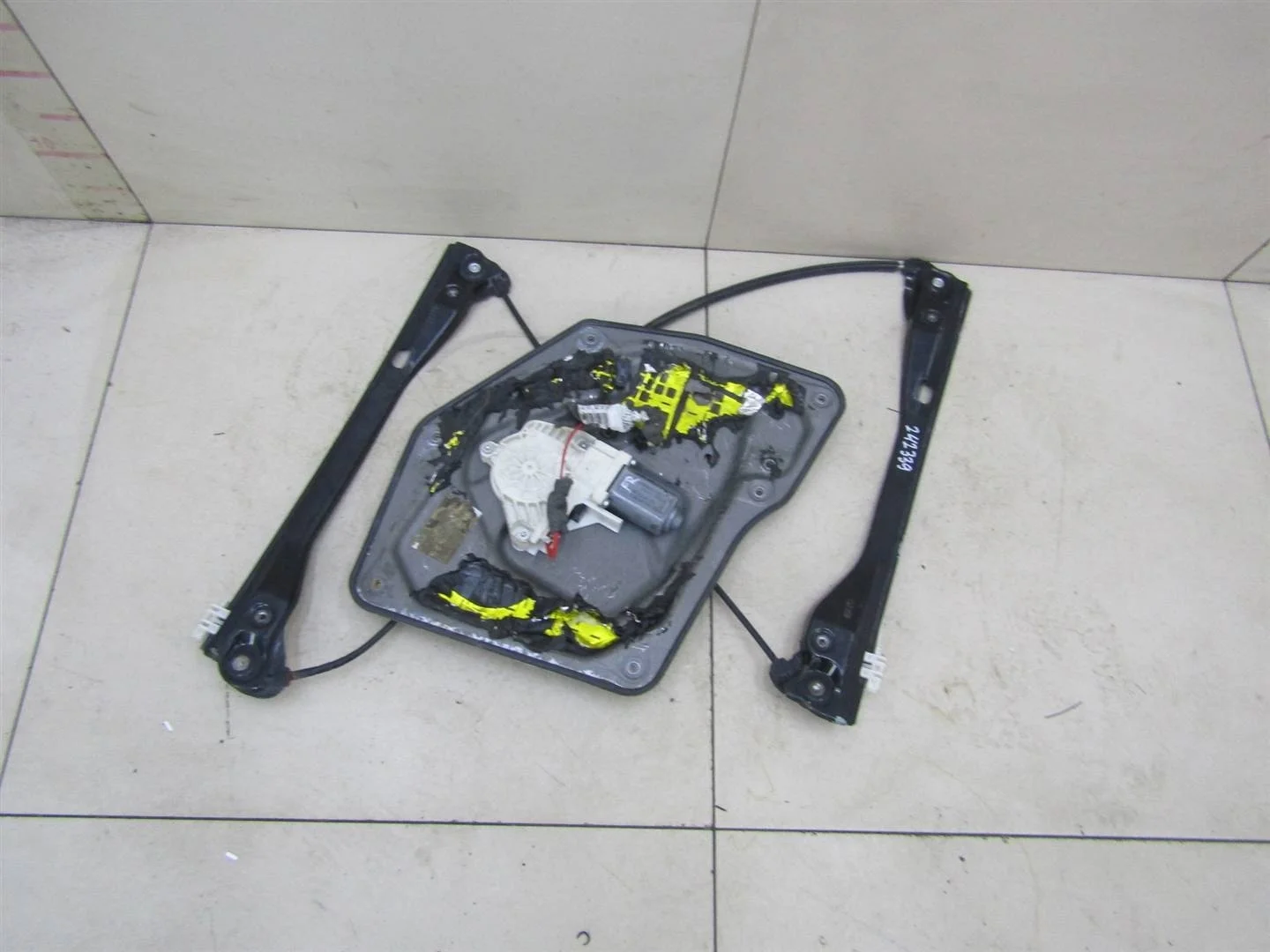 Стеклоподъемник электр. передний правый Skoda Superb 2008-2015  [3T0837462A]  1.8 CDAB в Вологде