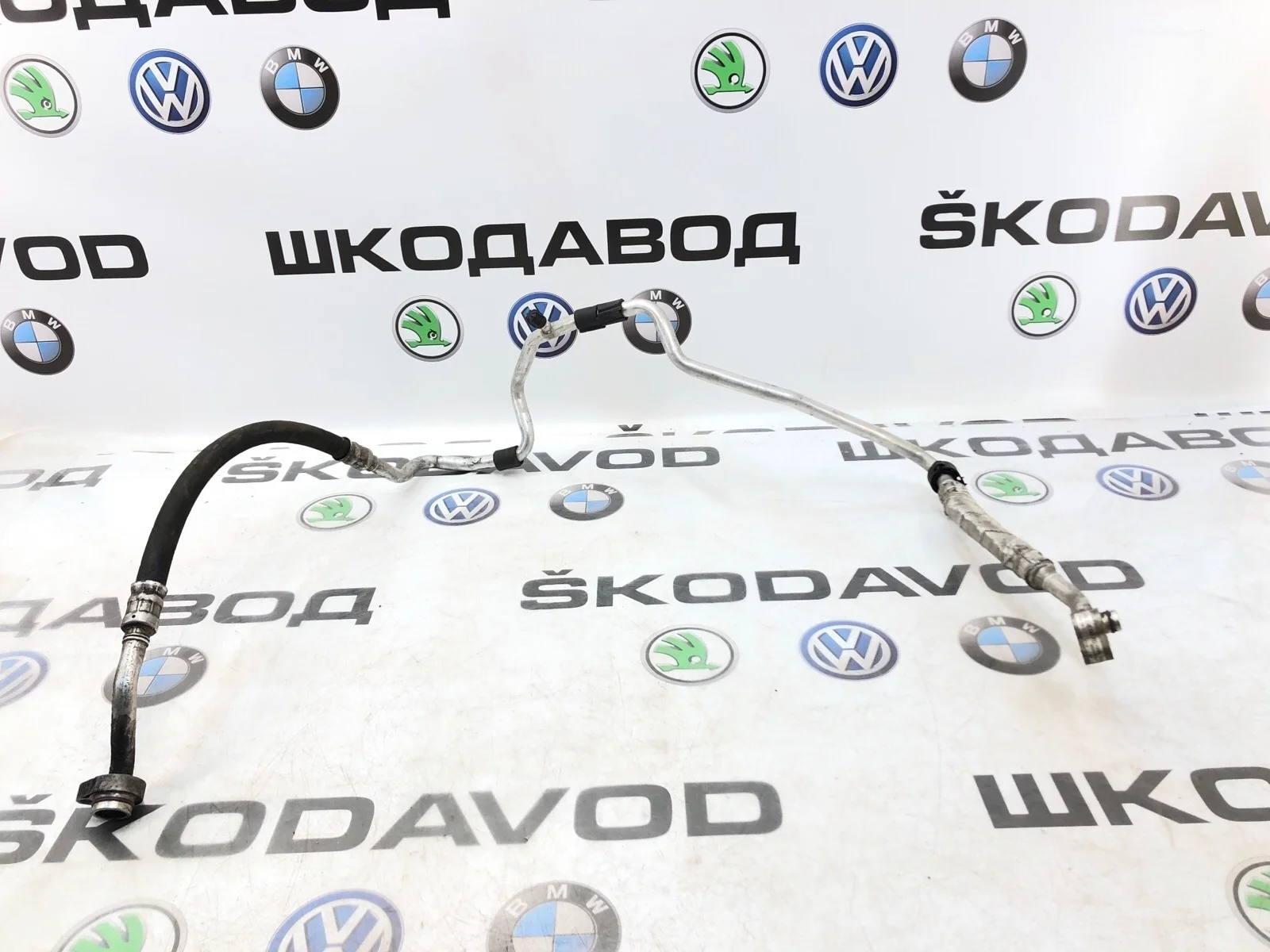 Трубка кондиционера толстая Skoda Yeti 2009 1K0820743FD 5L 2.0 CBDB