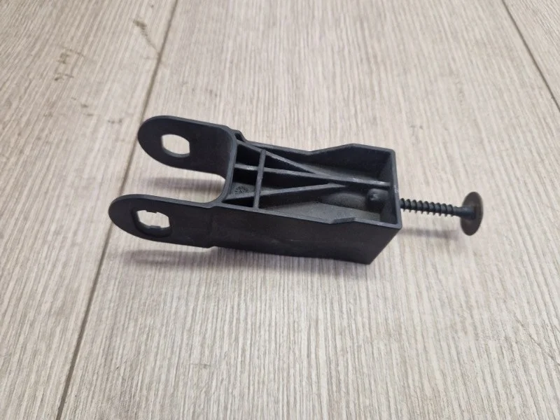 Крепление передней панели VW Touareg 2 2010-2018 7P