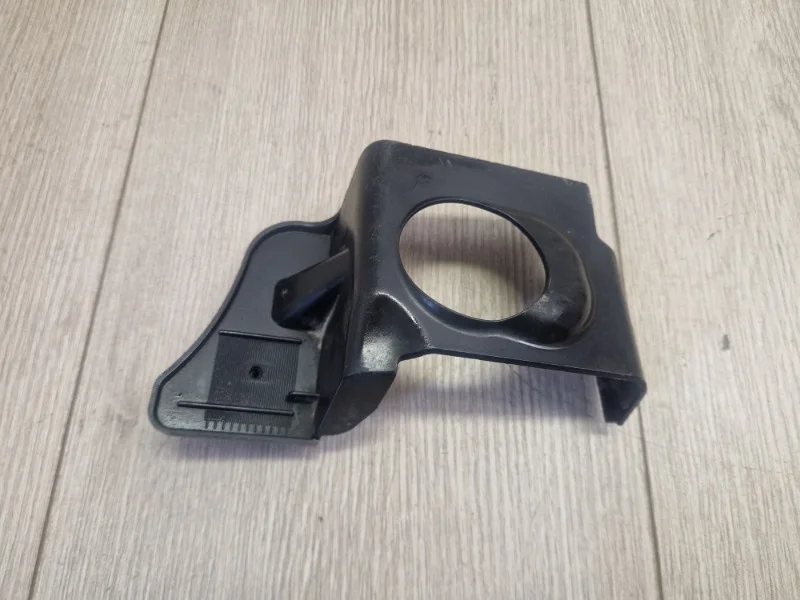 Кронштейн VW Touareg 2 2010-2018 7P