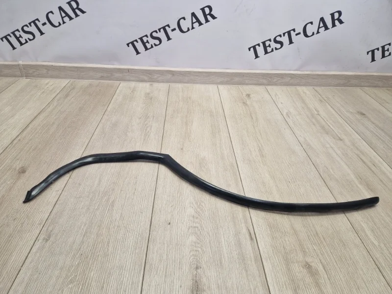 Уплотнитель двери наружный VW Touareg 2 2010-2018 7P