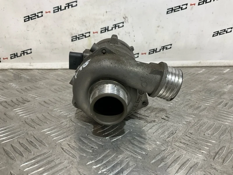 Помпа Bmw 5 2011 11518635092 F10 2.5