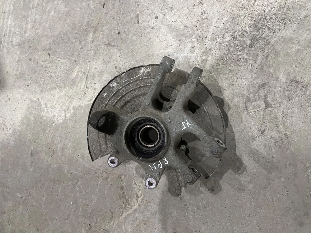 кулак задний правый jaguar XF