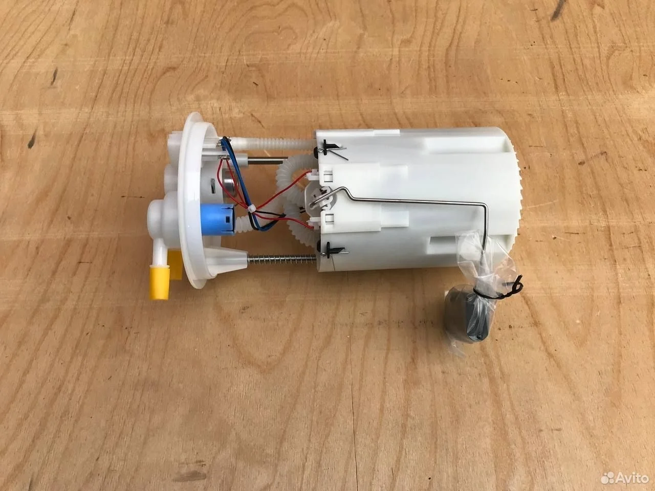 Бензонасос toyota avensis azt250