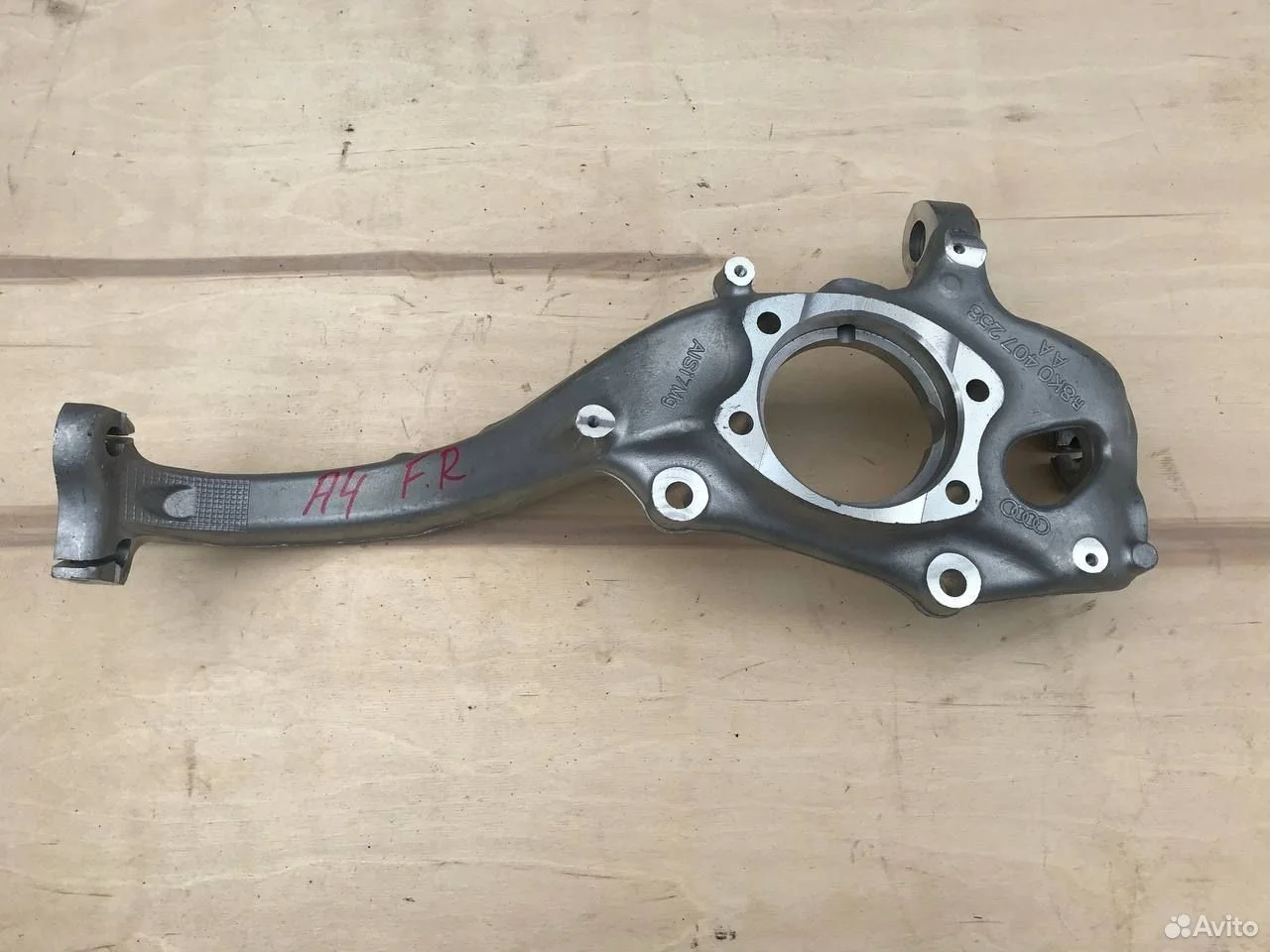 Кулак поворотный передний правый audi a4 a5 a6 q5