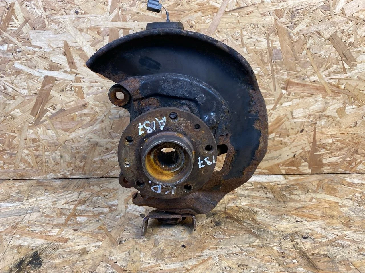 Поворотный кулак Nissan Qashqai 2 J11 2017 400154EA0A 1.2 HRA2DDT, передний левый