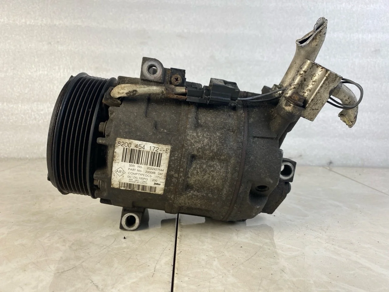 Компрессор кондиционера Renault Traffic 2001-2014 8200454172 2.0 M9R690