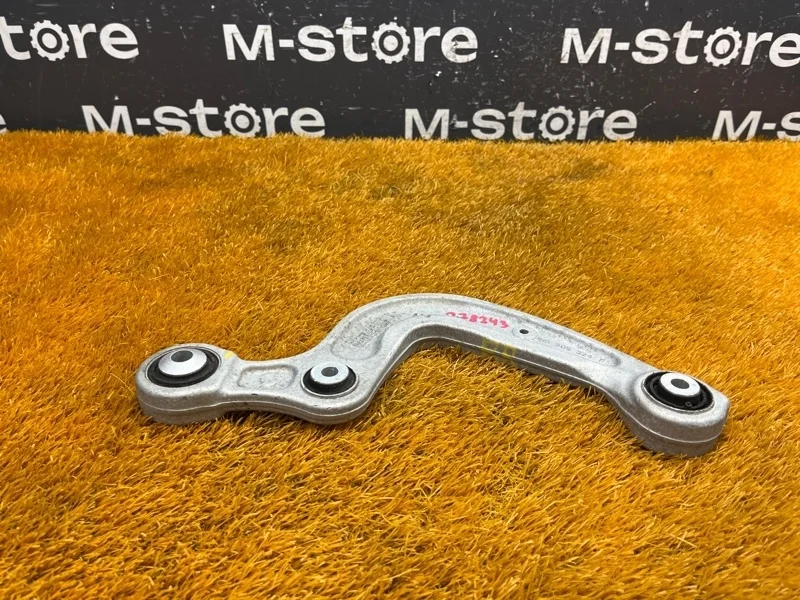 Рычаг подвески верхний Audi A4 2015 8W0505324F B9/8W CVKB, задний правый