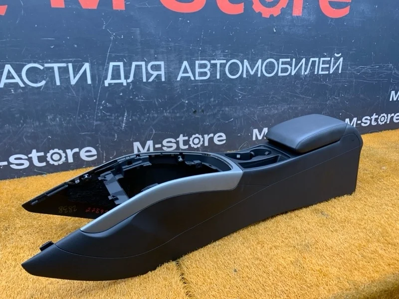 Подлокотник Audi A5 2010 8K0863244A 8T CDN