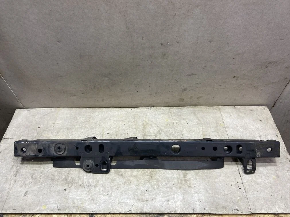 Нижняя опора радиаторов Nissan Juke F15 625301KM0H