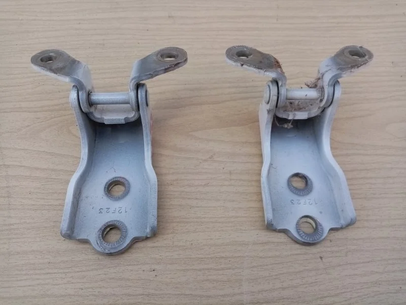 Петля двери передняя правая Opel Antara 2.4 2014