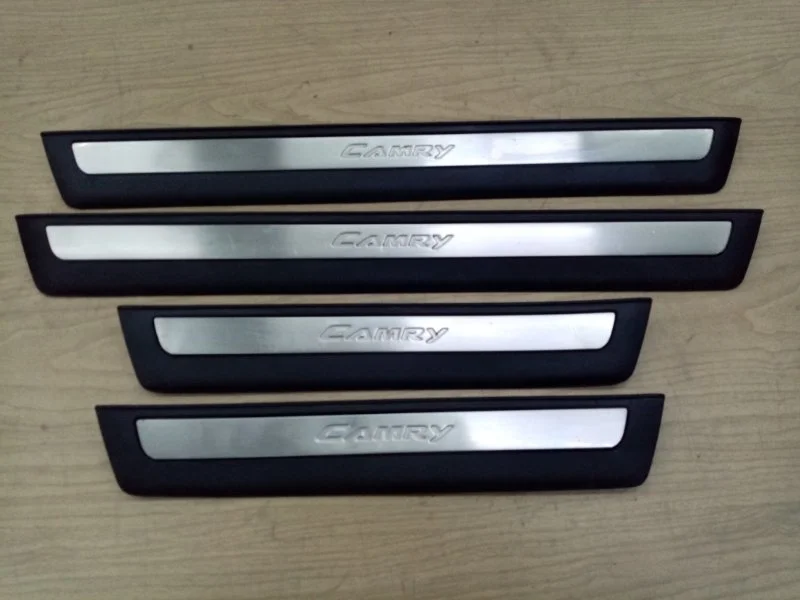 Накладка на порог Toyota Camry XV50/55 2ARFE